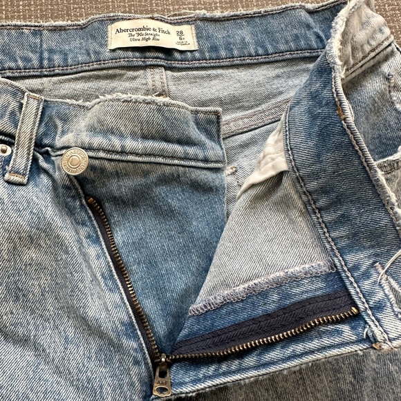 Abercrombie and Fitch 90s straight leg Ultra high-rise cross button jeans 28/6R - Picture 6 of 14